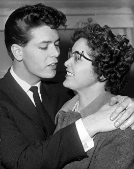 CLIFF RICHARD WITH HIS MOTHER DOROTHY WEBB - MARCH 1961 CLIFF RICHARD WITH HIS MOTHER DOROTHY WEBB - MARCH 1961