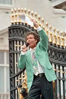 Images Dated 8th May 1995: Cliff Richard singing for the crowds gathered at Buckingham Palace for World War II VE