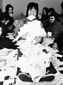 Cliff Richard with a team counting votes - March 1973 DBASE MSI Cliff Richard with a team counting votes - March 1973 DBASE MSI