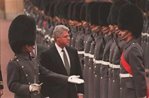 Images Dated 29th November 1995: BILL CLINTON, US PRESIDENT, INSPECTING THE TROOPS AT BUCKINGHAM PALACE DURING HIS VISIT