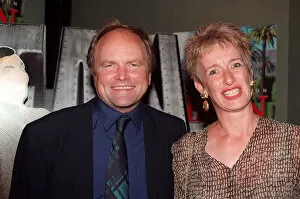 Images Dated 5th August 1997: Clive Anderson Presenter & wife at Premiere Mr Bean August 1997 TV Presenter