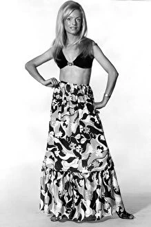 Clothing Fashion 1970: Here is a skirt to give a girl a double frill