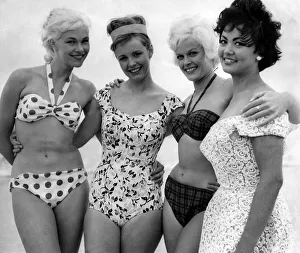 Clothing: Fashion: Beachwear. August 1960 P013219 Clothing: Fashion: Beachwear. August 1960 P013219