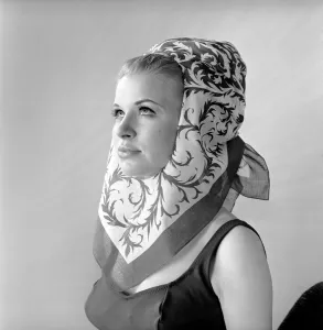 00068 Gallery: Clothing: Fashion: Headscarf. 1966 B1921-008