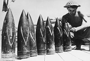 Tobruk Collection: Coastal defence guns of Tobruk. (Picture) Victory being marked on the shells in