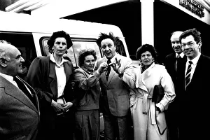 Comedian Ken Dodd made children from Thornhill Park School Comedian Ken Dodd made children from Thornhill Park School