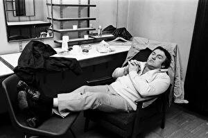 Images Dated 19th February 1975: Comedian Les Dawson in his dressing room at Yorkshire Television Studios