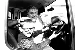Images Dated 1st October 1987: Comedian Les Dawson presented a £10, 000 mini coach to Glebe School in Killingworth