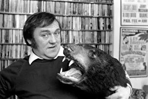 Images Dated 2nd February 1977: Comedy: Humour: Les Dawson. February 1977 77-00023-011