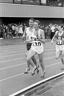 Images Dated 19th July 1970: Commonwealth Games, Edinburgh: Athletics. Closing laps of the 10