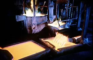 Images Dated 20th October 1976: Copper anodes being casted at copper smelter at Mount Isa