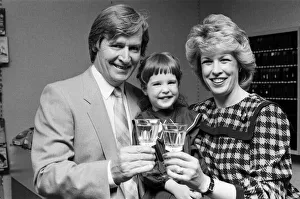 Images Dated 25th May 1985: Coronation Street actor William Roache opening a shop in Bolton with his wife Sarah