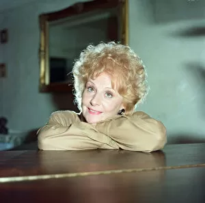 Images Dated 28th September 1988: Coronation Street star Barbara Knox at home. 28th September 1988