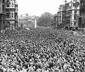 Crowd gathers in Whitehall London to celebrate the end of WW2 in Europe VE Day 8th Crowd gathers in Whitehall London to celebrate the end of WW2 in Europe VE Day 8th