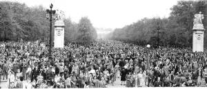 Crowd in The Mall London on VE Day 1945 End of WW2 in Europe Crowd in The Mall London on VE Day 1945 End of WW2 in Europe