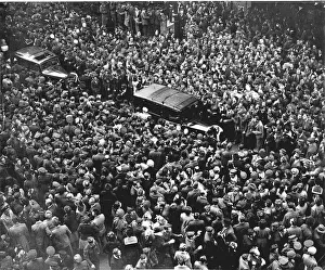Crowd in Piccadilly Circus London on VE Day at the end of WW2 in Europe Crowd in Piccadilly Circus London on VE Day at the end of WW2 in Europe
