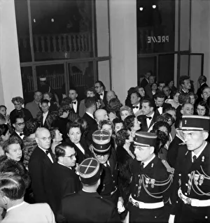 The Crowds gather at the cinema in Cannes at the height of the Festival. D3118-043 The Crowds gather at the cinema in Cannes at the height of the Festival. D3118-043