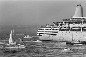 Images Dated 11th July 1982: The cruise ship Canberra arrives back at her berth in Southampton Docks