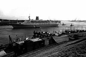 Images Dated 1st April 1973: The cruise ship Vistafjord leaving the Tyne in April 1973 after her sea trials