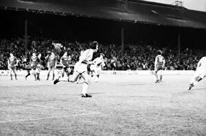 Images Dated 15th November 1980: Crystal Palace v. Liverpool. November 1980 LF05-18-040 The final score was a two