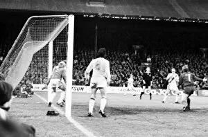 Images Dated 15th November 1980: Crystal Palace v. Liverpool. November 1980 LF05-18-031 The final score was a two