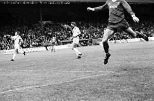 Images Dated 15th November 1980: Crystal Palace v. Liverpool. November 1980 LF05-18-008 The final score was a two