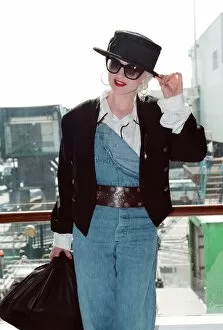 Images Dated 9th May 1989: Cyndi Lauper american singer songwriter arrives at London Heathrow Airport (from Milan
