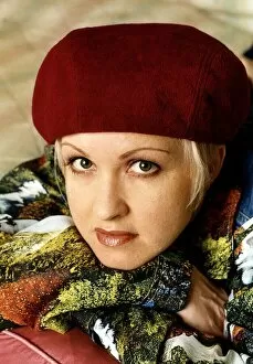 Images Dated 15th November 1993: Cyndi Lauper singer, songwriter & actress, pictured in hotel room for Daily Mirror Mirror