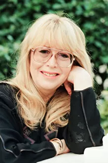Images Dated 14th February 1995: Cynthia Lennon, poses for photographs, London, 14th February 1995