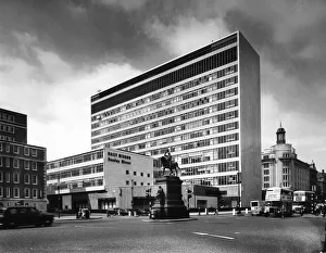 00666 Gallery: The Daily Mirror building on Holborn Circus in London Circa 1960