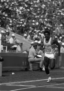 00137 Gallery: Daley Thompson on the running track in the 1984 Olympics, LA