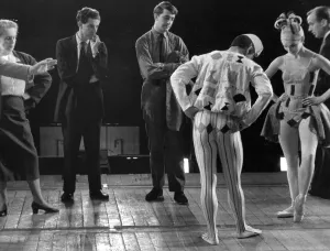 01429 Gallery: Dame Ninette de Valois and Kenneth MacMillan rehearsing Agon, The Royal Ballet