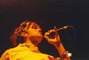 Images Dated 8th December 1995: Damon Albarn of Blur performs at the Newcastle Arena. 08 / 12 / 95