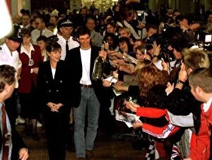 Images Dated 15th October 1996: Damon Hill Formula One World champion and his wife Georgie arrive at Heathrow airport