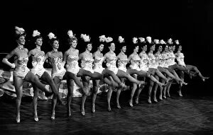 Dancing - Dancers Chorus Tiller Girls 15 / 09 / 1988 A┬┐ Daily Mirror