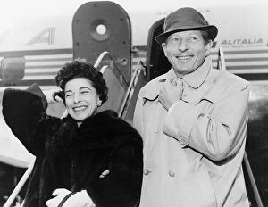 00140 Gallery: Danny Kaye Actor with wife Sylvia in 1959 at Heathrow airport Dbase MSI