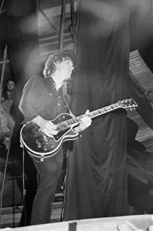 Dave Davies, (brother of Raty Davies) plays guitar with The Kinks at The Reading Dave Davies, (brother of Raty Davies) plays guitar with The Kinks at The Reading
