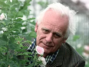 Images Dated 27th April 1999: DAVID AUSTIN 4 PICTURE BY SAM BAGNALL. David Austin of David Austin Roses in
