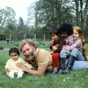 David Bellamy with some of his children. 20th January 1983 David Bellamy with some of his children. 20th January 1983