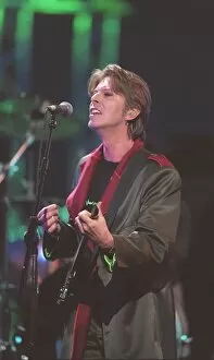Images Dated 16th February 1999: David Bowie performing at the Brit Awards, London Arena - 16th February 1999
