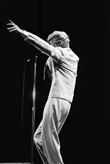 Mirror/0900to0999 00902/david bowie performing nec birmingham Mirror/0900to0999 00902/david bowie performing nec birmingham