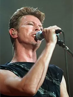 Images Dated 29th November 1995: David Bowie on stage at Aberdeen November 1995