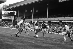 Football Stadium Gallery: David Platt scores Villas fourth goal. Divison One match Aston Villa 6 -2 Everton