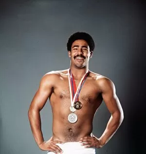 Decathlon champion Daley Thompson with his Commonwealth gold medal