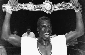 Images Dated 18th January 1991: Del Bryan Boxing holds up the British Welterweight Championship belt after winning at
