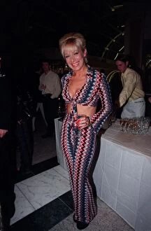 Images Dated 6th November 1998: Denise Welch Actress November 98 Arriving at muisc awards in London