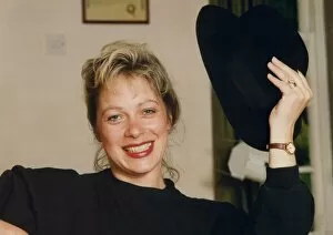 Images Dated 3rd October 1991: Denise Welch pictured at home 3 October 1991 circa