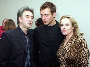 Images Dated 22nd February 1998: Dennis Lawson, Jude Law and Sheila Gish at the Glasgow Hilton Hotel February 1998
