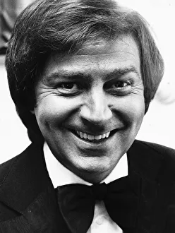 Des O Connor TV Presenter Comedian smiling portrait shot A©mirrorpix Des O Connor TV Presenter Comedian smiling portrait shot A©mirrorpix