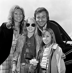 Images Dated 3rd August 1974: Des O Connor with his wife Gillian and daughters Tracy and Samantha at the airport